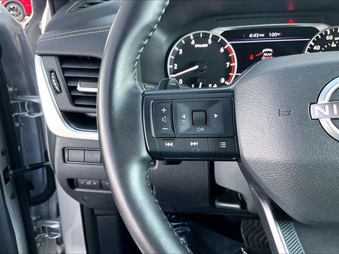 Used 2025 Nissan Rogue SV FWD image 46