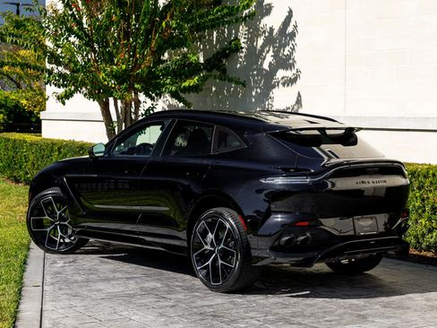 Used 2025 Aston Martin DBX 707 image 2