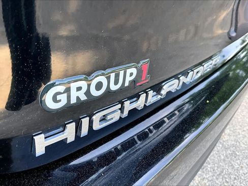 Used 2023 Toyota Highlander XLE AWD/4WD image 10