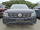 Used 2018 Volkswagen Tiguan SE w/ Panoramic Sunroof Package image 2