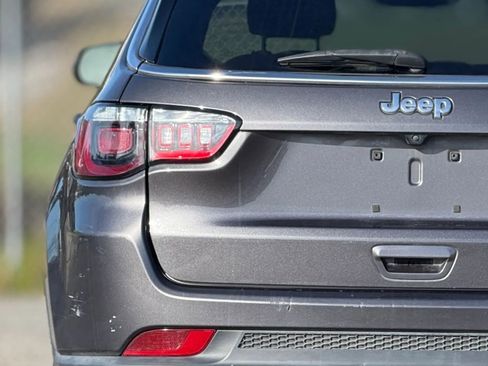 Used 2022 Jeep Compass Sport image 11