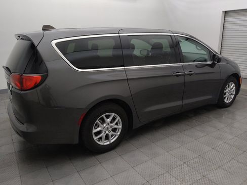 Used 2023 Chrysler Voyager LX FWD image 10