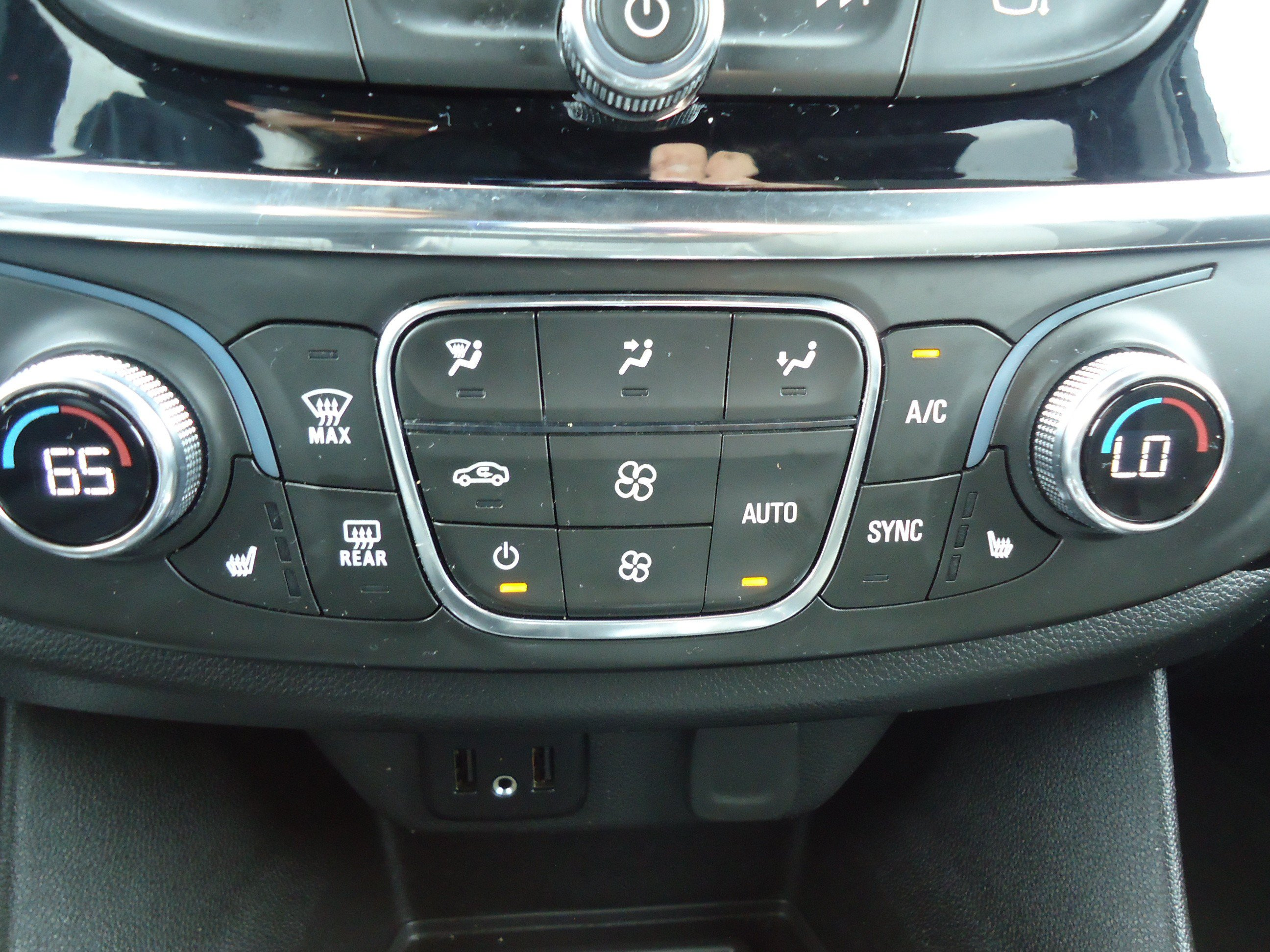 Used 2023 Chevrolet Traverse LT AWD/4WD image 17