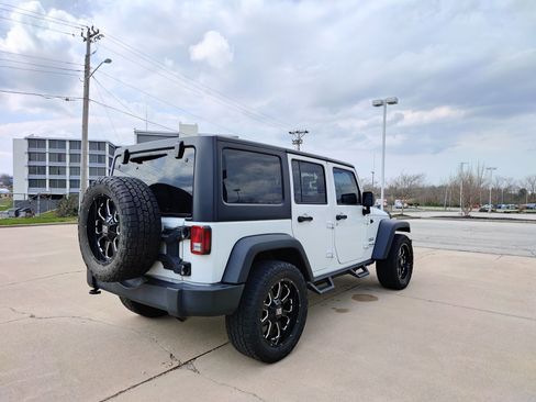 Used 2018 Jeep Wrangler Unlimited Sport S image 3