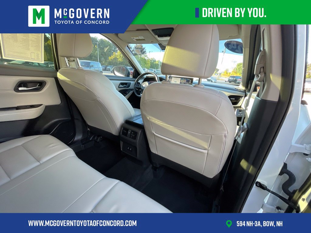 Used 2024 Nissan Rogue SL AWD/4WD image 30