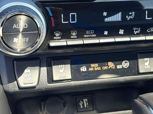 Used 2023 Toyota RAV4 XLE Premium image 21