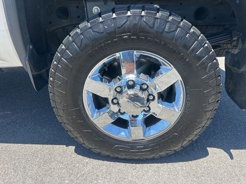 Used 2017 GMC Sierra 2500 SLT w/ Duramax Plus Package AWD/4WD image 10