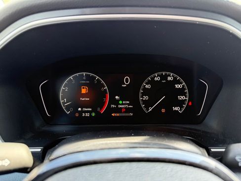 Used 2025 Honda Pilot Touring image 10
