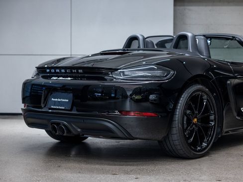 Certified 2024 Porsche 718 Boxster RWD image 26