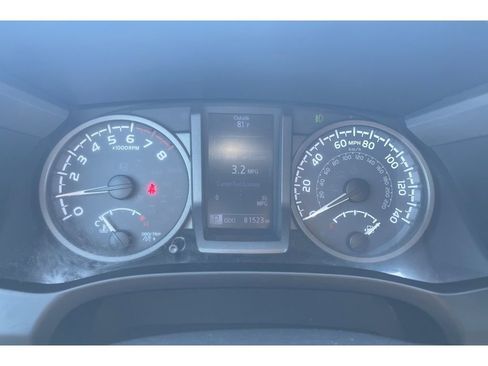 Used 2019 Toyota Tacoma TRD Off-Road w/ Technology Package RWD image 39