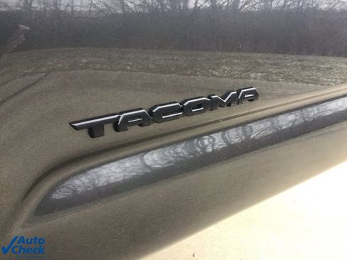 Used 2021 Toyota Tacoma TRD Sport w/ Technology Package image 38