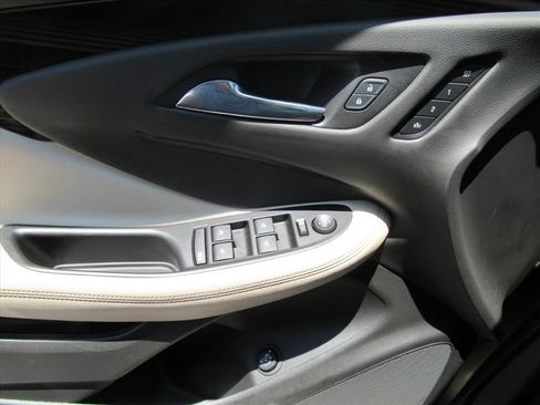 Used 2019 Buick Envision Essence FWD image 19