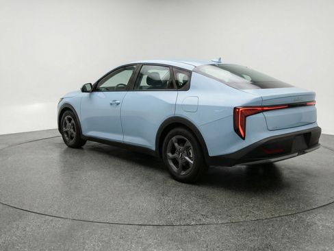 Used 2025 Kia K4 LXS image 6