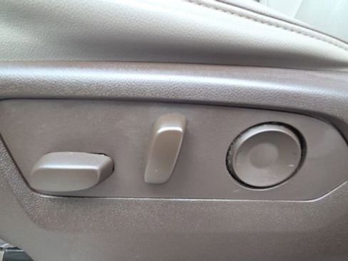 Used 2023 GMC Yukon SLT image 31