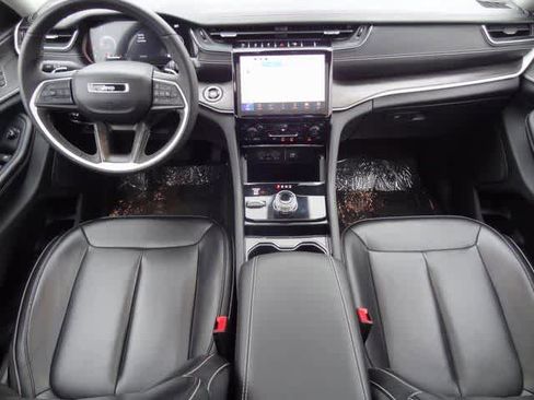 Used 2023 Jeep Grand Cherokee Limited image 14