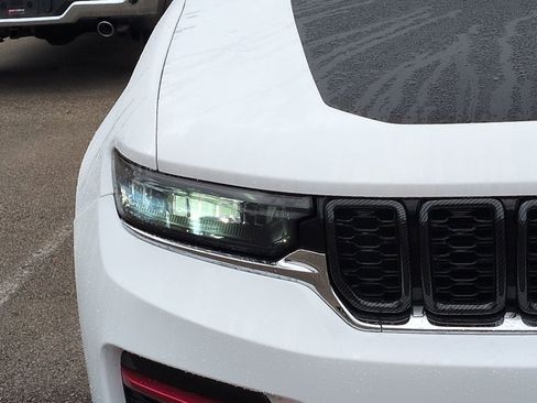 Used 2023 Jeep Grand Cherokee Limited image 9