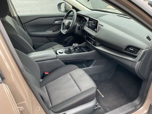 Used 2025 Nissan Rogue SV AWD/4WD image 18