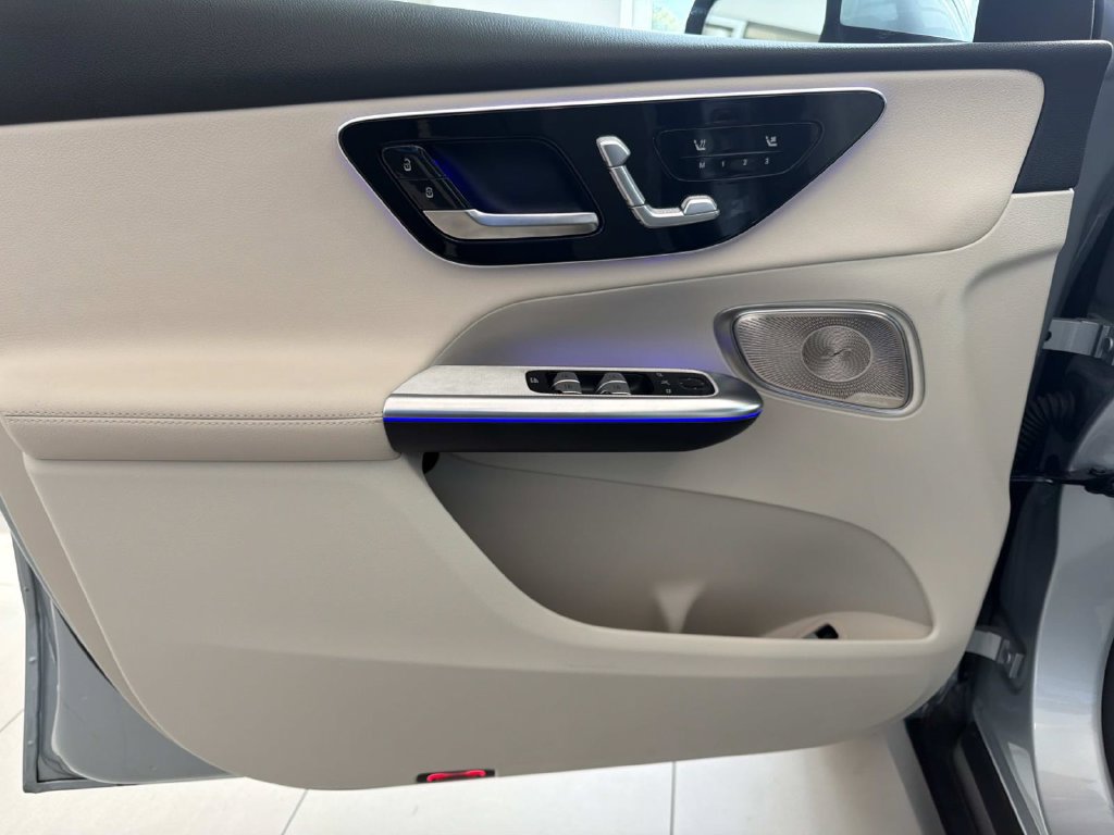 Used 2026 Mercedes-Benz GLC 300 image 19