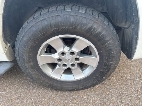 Used 2012 Toyota 4Runner SR5 image 11