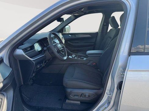 New 2025 Jeep Grand Cherokee L Laredo w/ Luxury Tech Group I AWD/4WD image 9