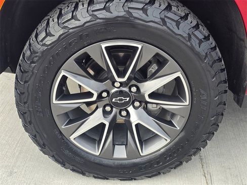 Used 2024 Chevrolet Tahoe Z71 w/ Luxury Package image 8