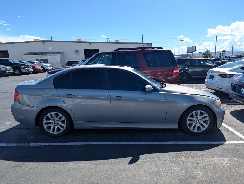 Used 2006 BMW 325i Sedan RWD image 2