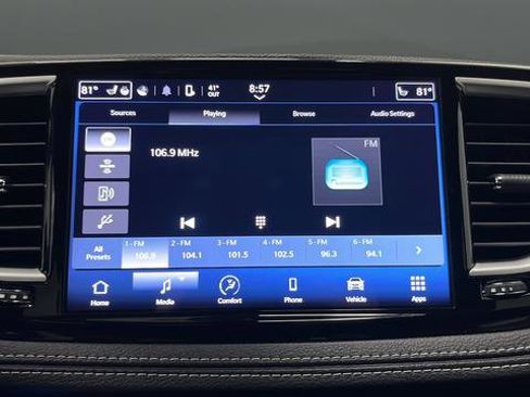 Used 2024 Chrysler Pacifica Touring image 14