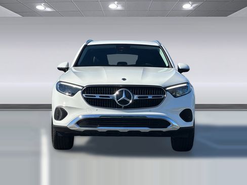 Used 2024 Mercedes-Benz GLC 300 4MATIC image 5