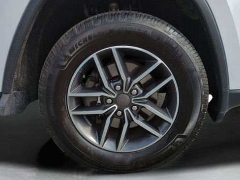 Used 2019 Jeep Grand Cherokee Limited AWD/4WD image 26