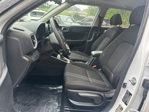 Certified 2025 Hyundai Venue SEL FWD image 6