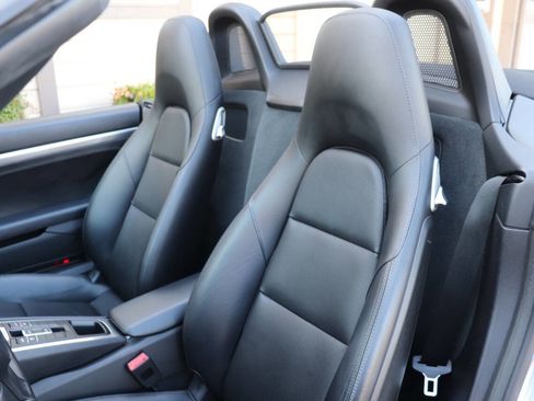 Used 2016 Porsche Boxster image 22