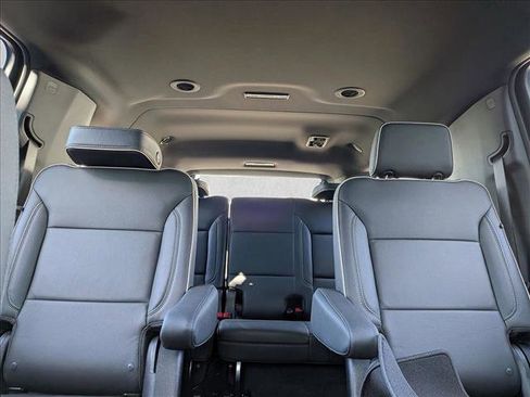 Used 2025 Chevrolet Suburban Premier image 15