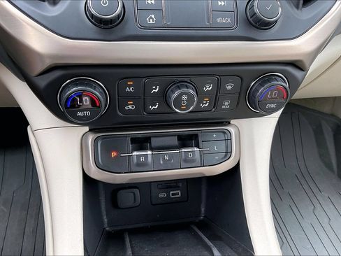 Used 2021 GMC Acadia Denali w/ LPO, Floor Liner Package FWD image 17