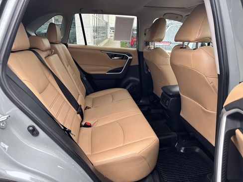 Used 2021 Toyota RAV4 XLE Premium FWD image 21