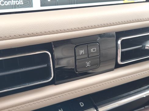 Used 2023 Lincoln Aviator Reserve w/ Equipment Group 201A image 23