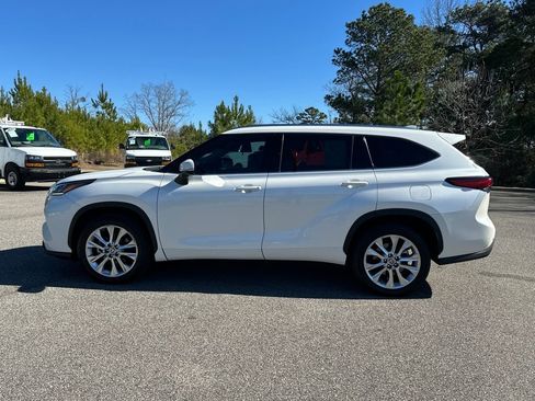 Used 2021 Toyota Highlander Limited image 7