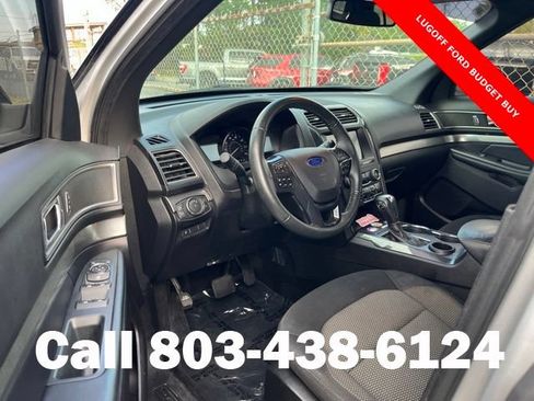 Used 2018 Ford Explorer XLT w/ Equipment Group 201A FWD image 5