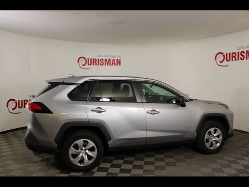 Used 2022 Toyota RAV4 LE FWD image 9