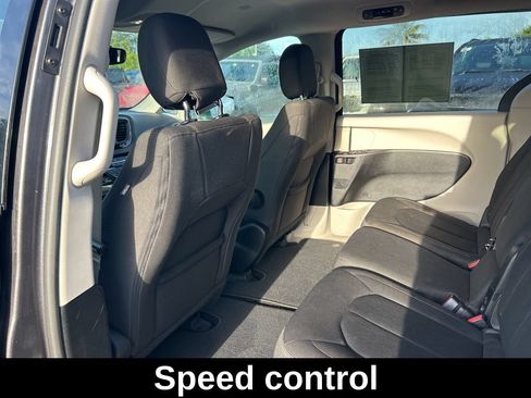 Used 2017 Chrysler Pacifica LX FWD image 29