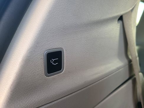 Used 2017 Chrysler Pacifica Touring-L FWD image 21