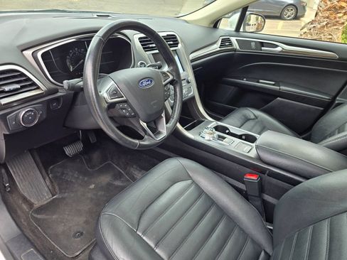 Used 2018 Ford Fusion SE w/ Fusion SE Technology Package FWD image 9