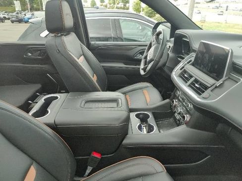 Used 2024 GMC Yukon XL AT4 w/ Technology Package AWD/4WD image 22