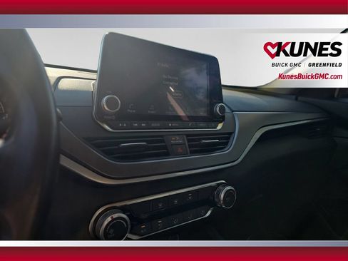 Used 2024 Nissan Altima 2.5 SR FWD image 19