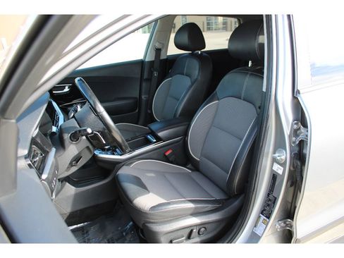 Used 2022 Kia Niro EX w/ Cold Weather Package image 11