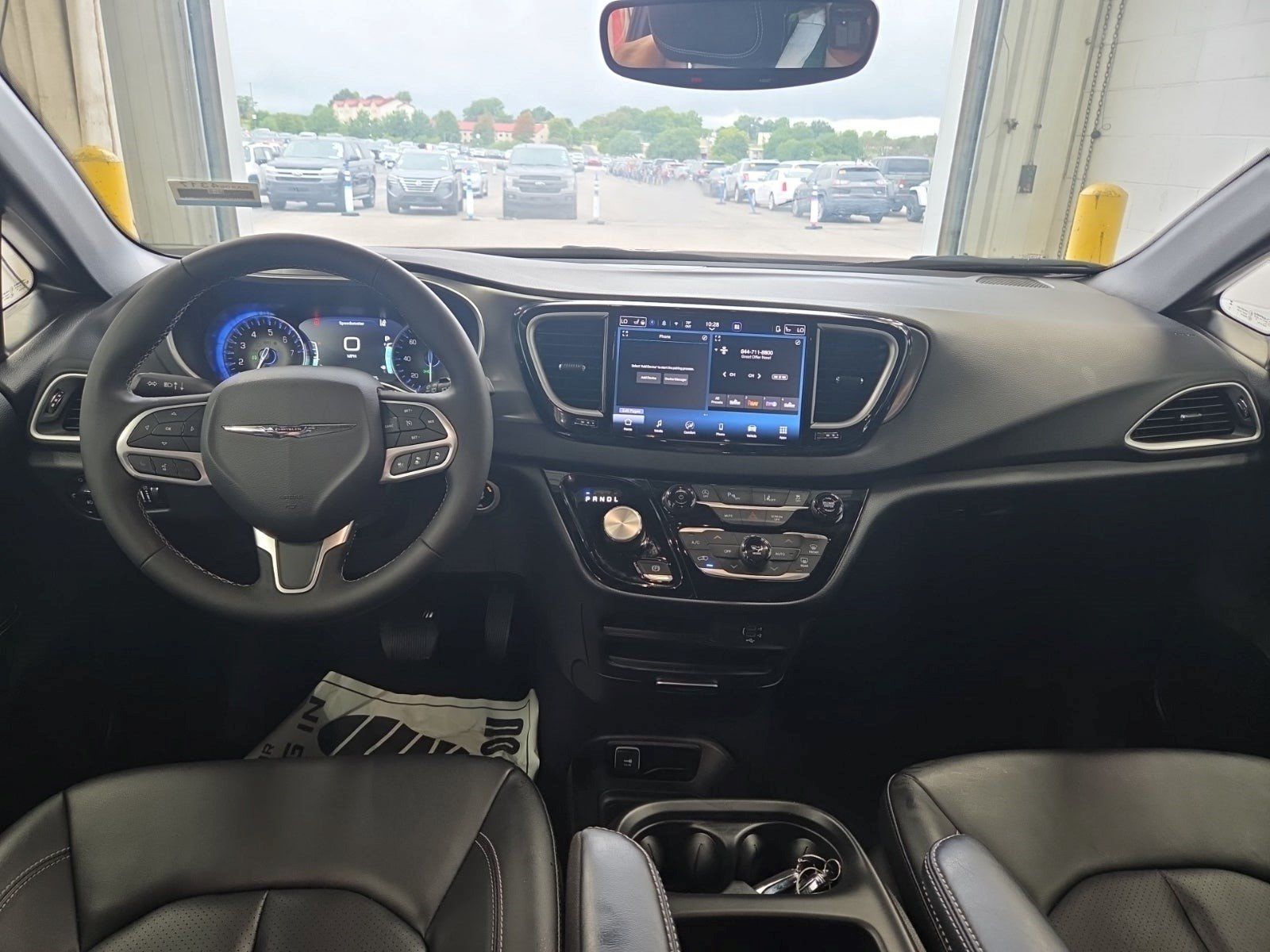 Used 2026 Chrysler Pacifica Select FWD image 8