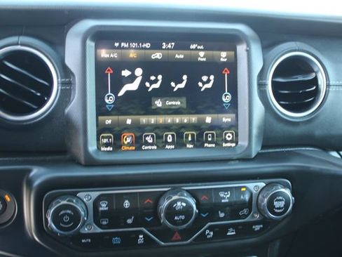 Used 2021 Jeep Wrangler Unlimited Sahara w/ Cold Weather Group AWD/4WD image 15