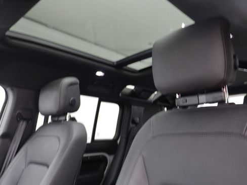 Used 2026 Land Rover Defender 110 X-Dynamic SE AWD/4WD image 13
