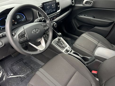 Used 2025 Hyundai Venue SEL image 10