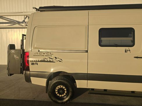 Used 2020 Mercedes-Benz Sprinter 2500 image 18