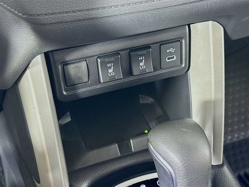 Used 2025 Toyota Corolla Cross XLE w/ Convenience Package FWD image 30
